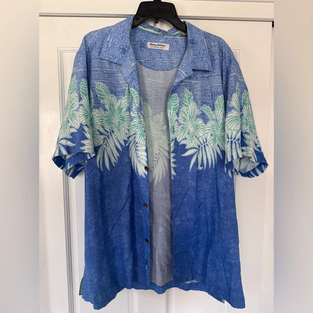 Tommy Bahama Men’s Hawaiian/Beach Shirt - Picture 2 of 7